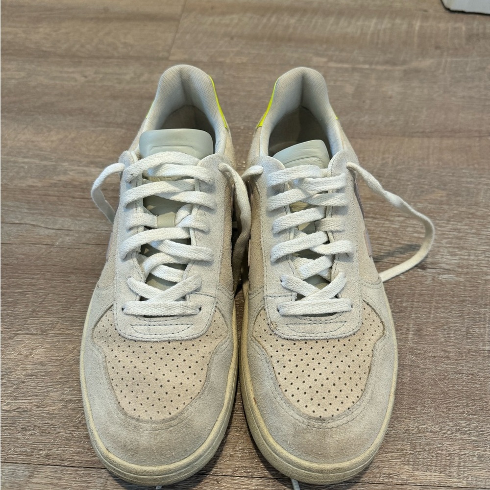 Veja V-10 Suede size 9